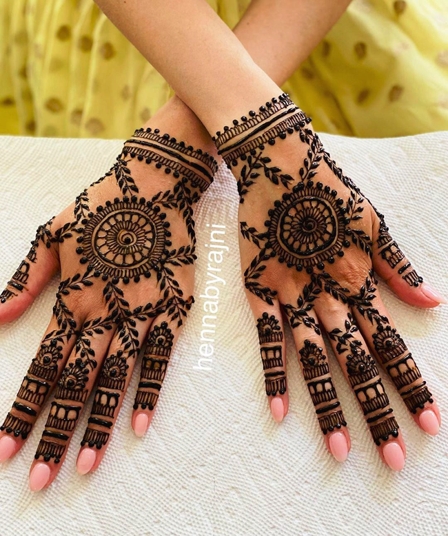 Shapely Nashik Henna Design