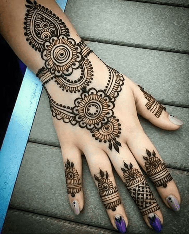 Fascinating Navratri Henna Design