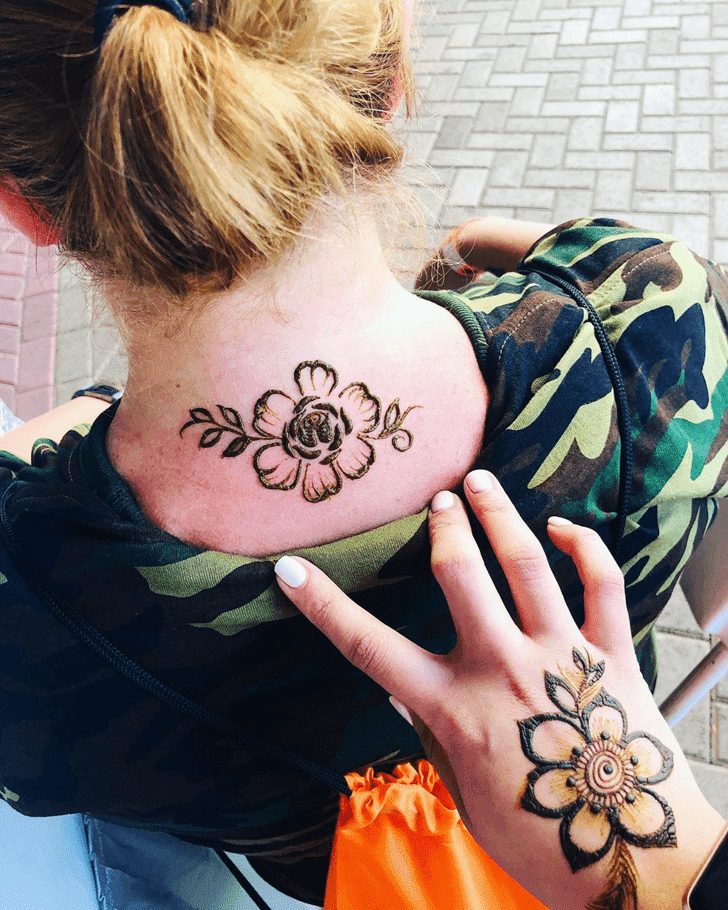 Splendid Neck Henna Design