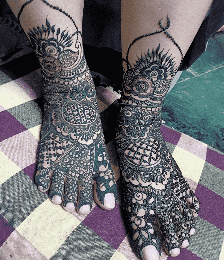 Shapely New Year Henna Design