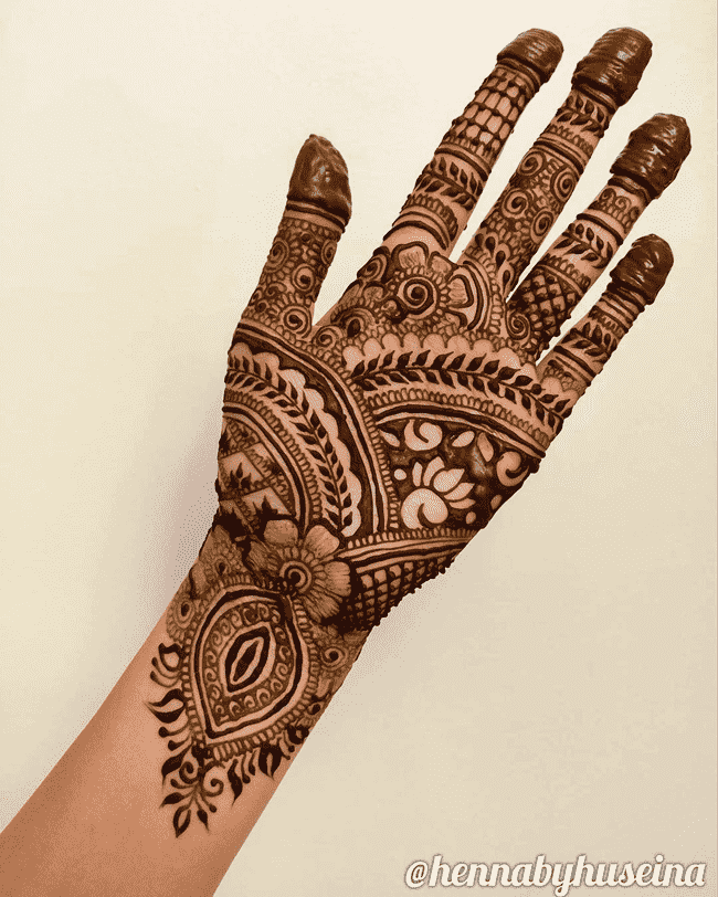 Alluring Ooty Henna Design