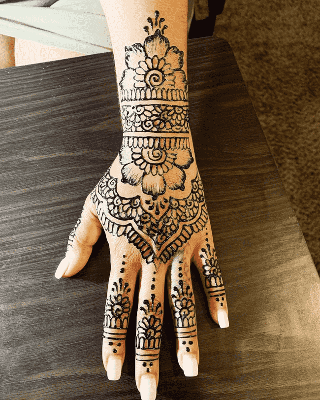 Elegant Ooty Henna Design