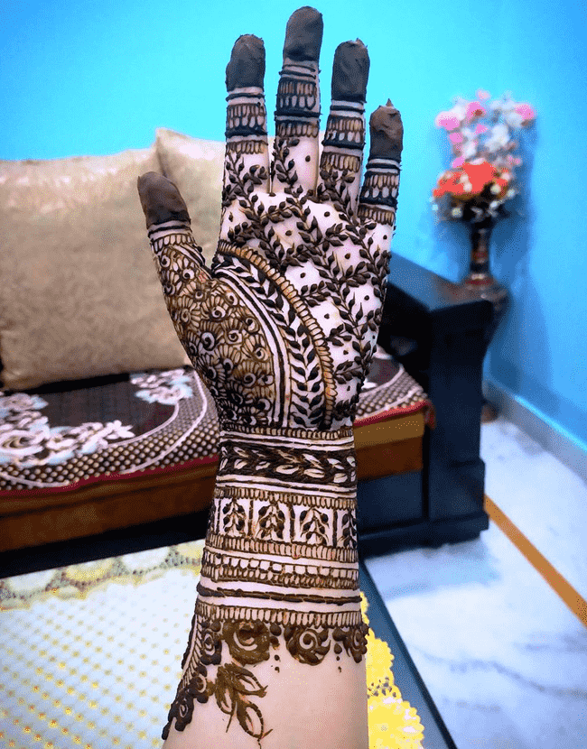 Inviting Ooty Henna Design