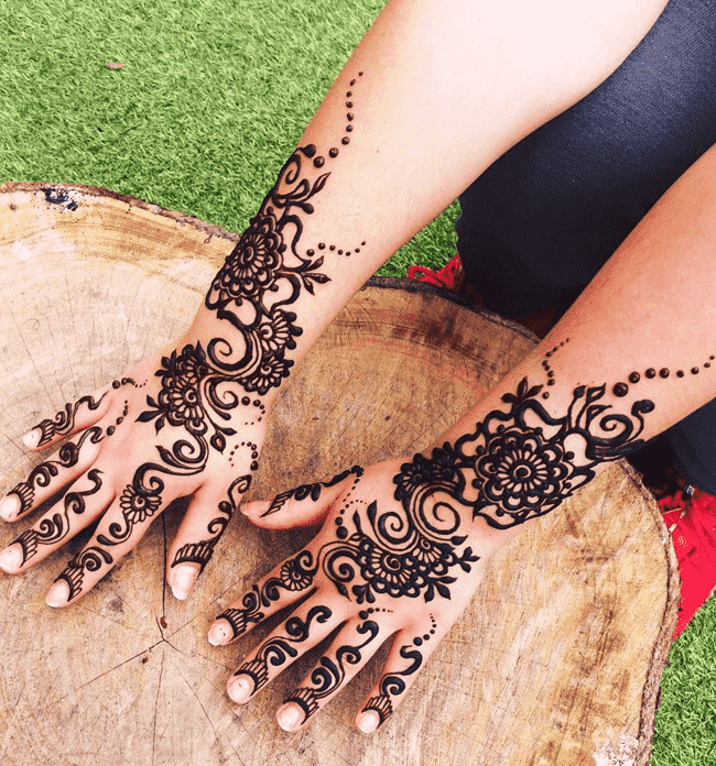 Shapely Ooty Henna Design