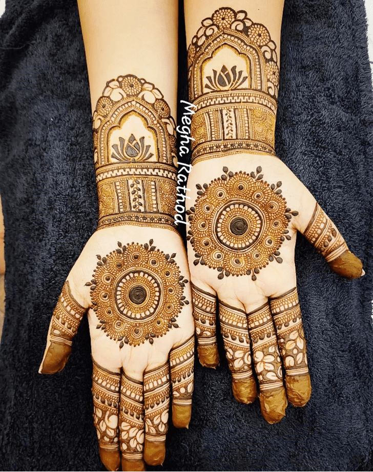 Shapely Oregon Henna Design