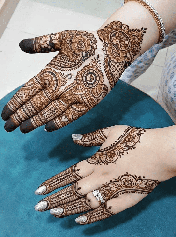 Comely Orlando Henna Design