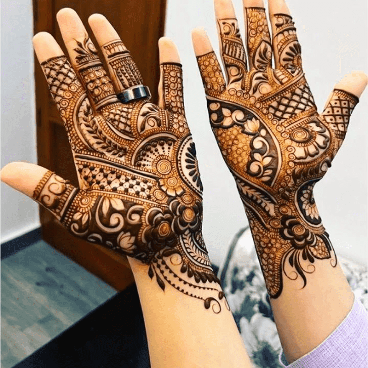 Shapely Outstanding Henna Design