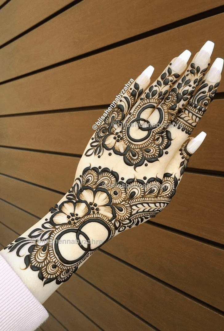 Captivating Pahalgam Henna Design