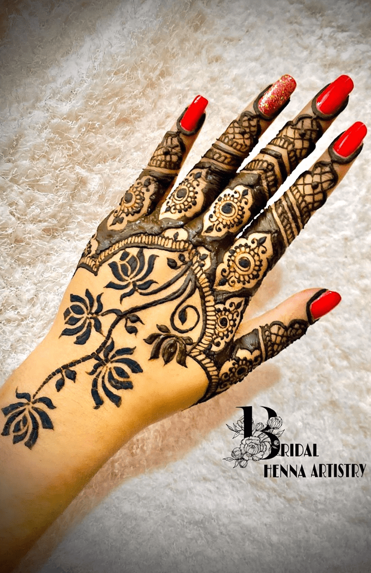 Enthralling Pahalgam Henna Design