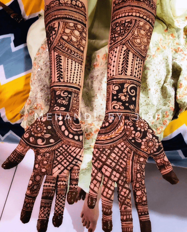 Refined Pahalgam Henna Design