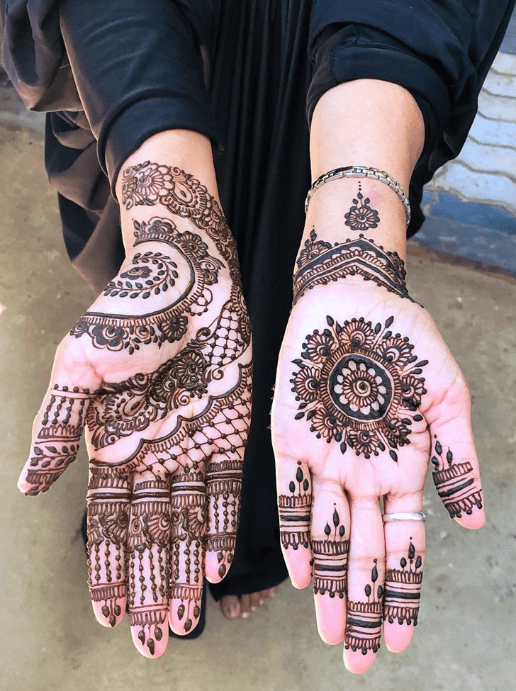 Shapely Pahalgam Henna Design