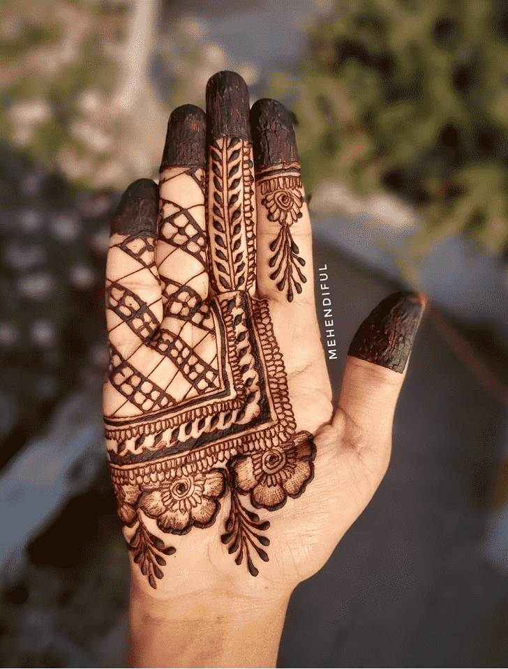 Fair Palm Henna Design