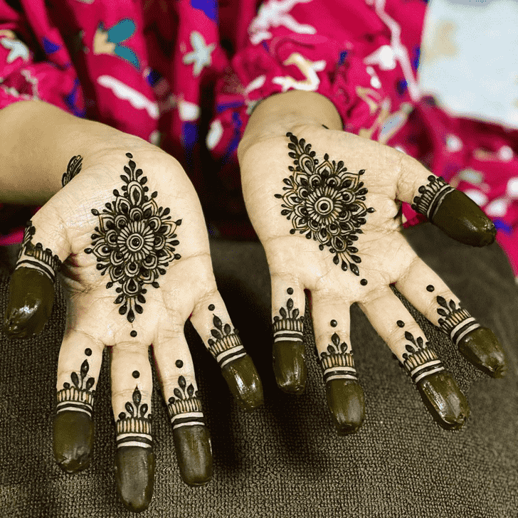 Inviting Palm Henna Design