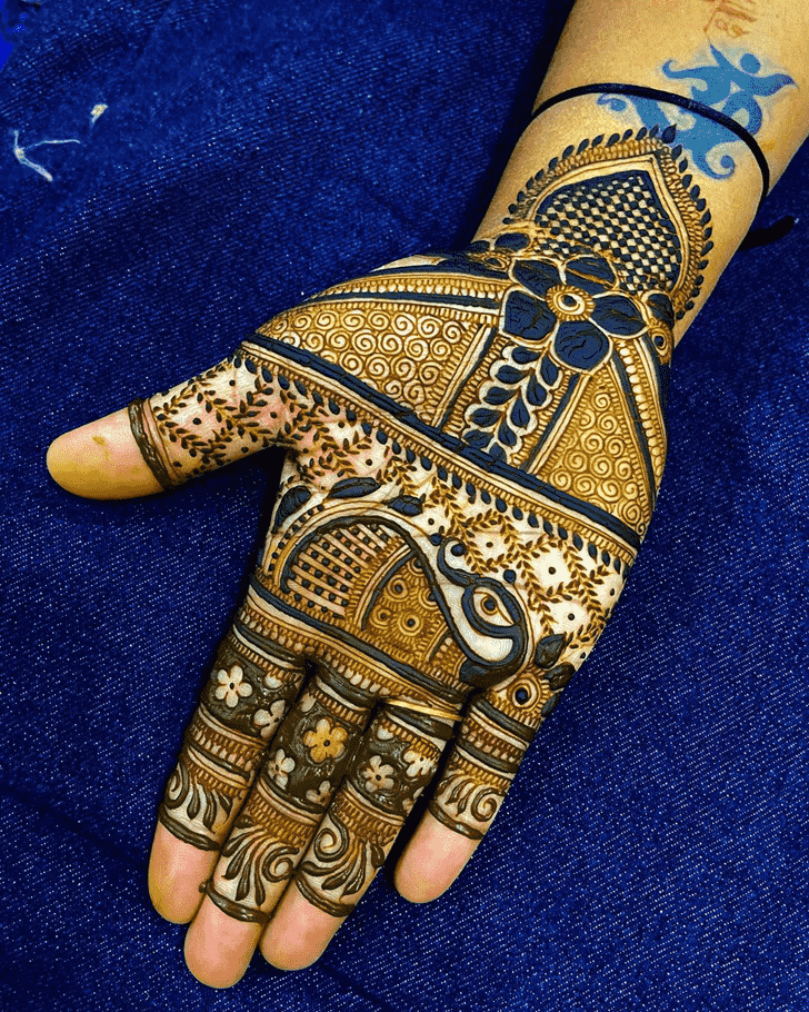 Magnetic Palm Henna Design