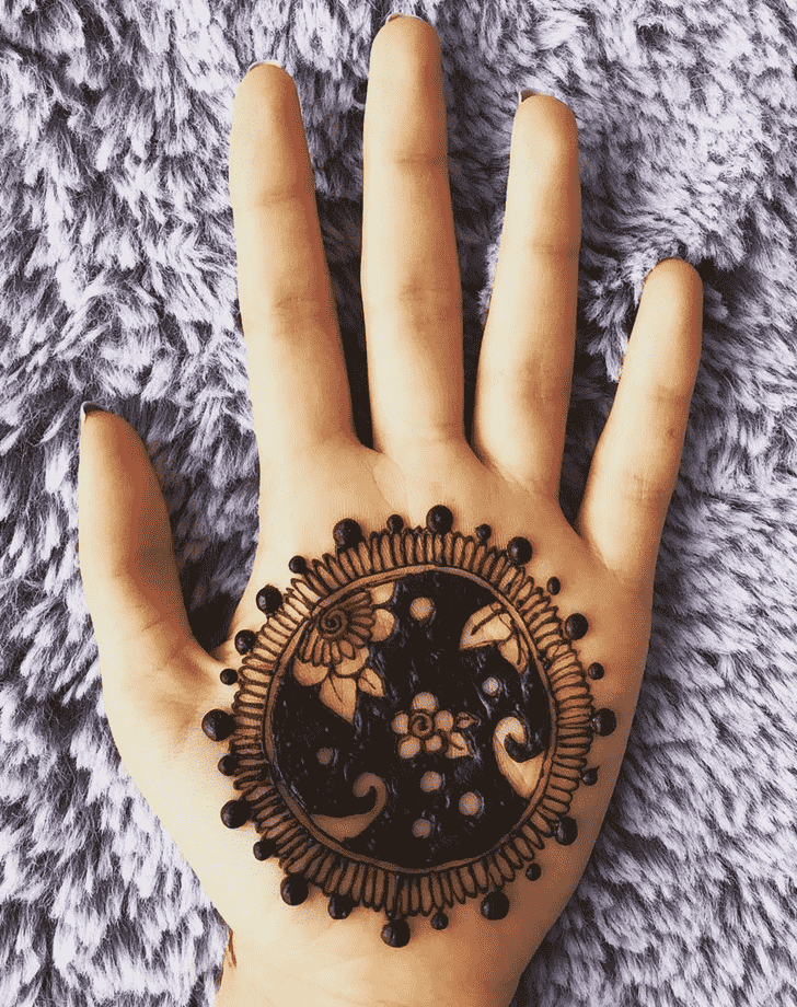 Refined Palm Henna Design