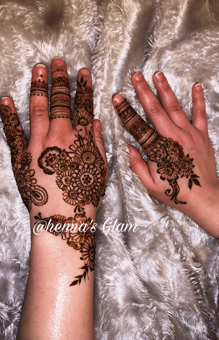 Fascinating Paris Henna Design