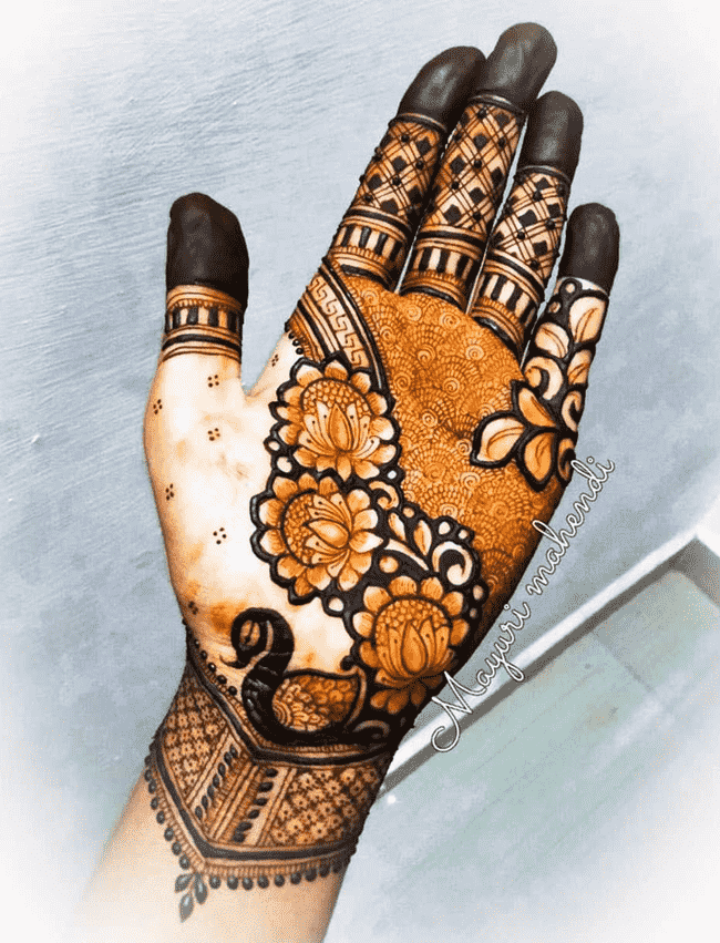 Lovely Peshawar Mehndi Design