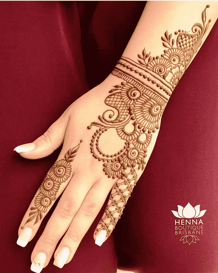 Enticing Phalguna Amavasya Henna Design