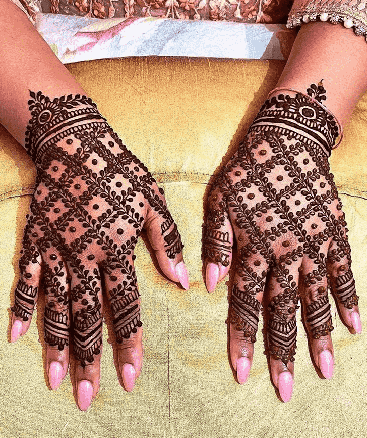 Mesmeric Phalguna Amavasya Henna Design