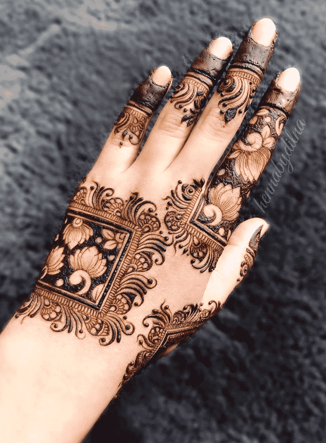 Lovely Pondicherry Mehndi Design