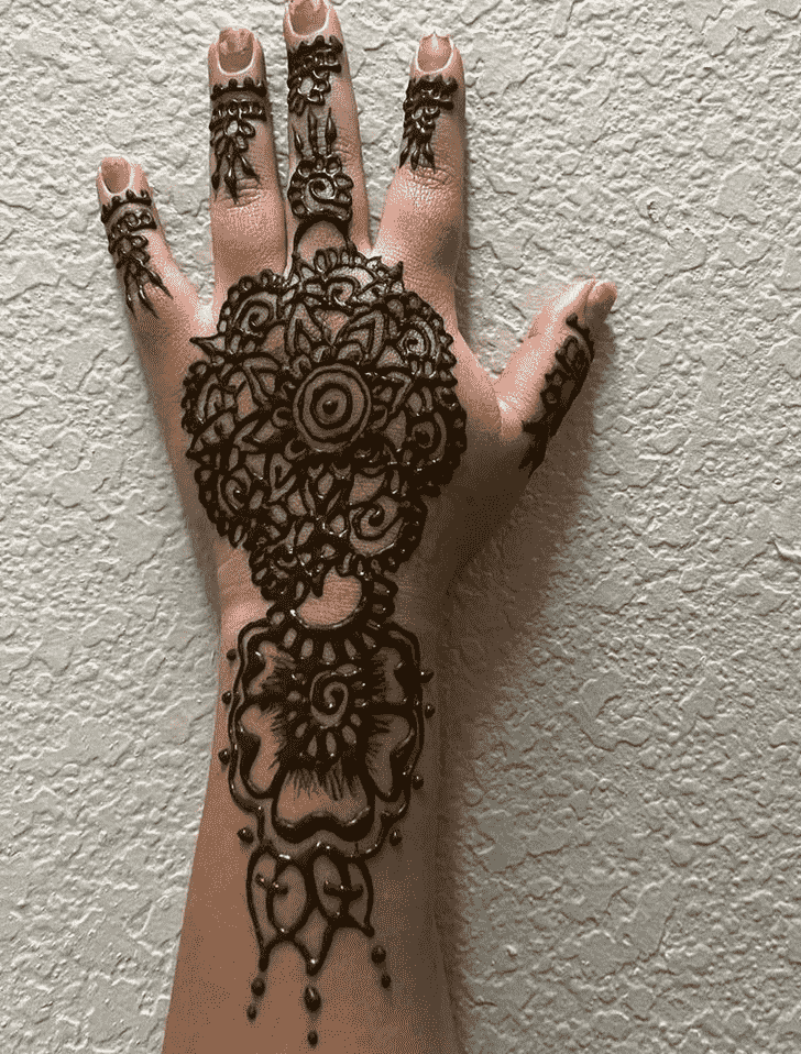 Fair Pradosh Vrat Henna Design