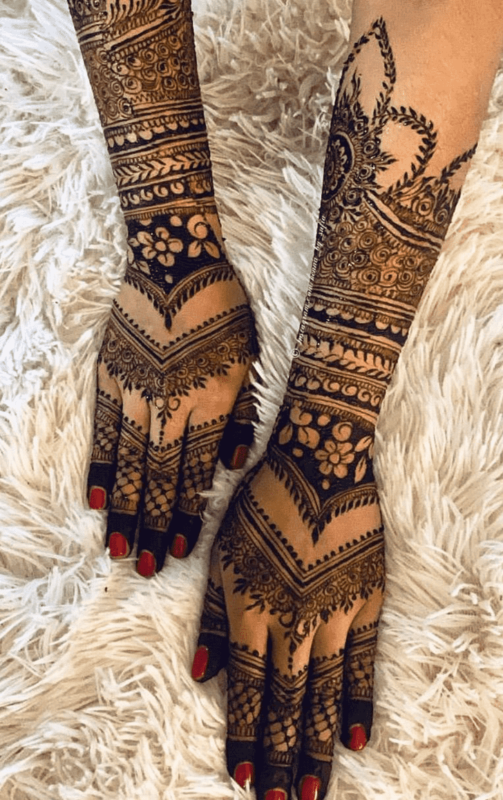 Alluring Pretty Mehndi Design