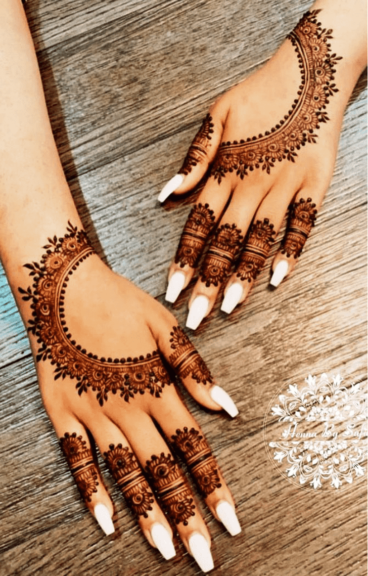 Charming Pretty Mehndi Design