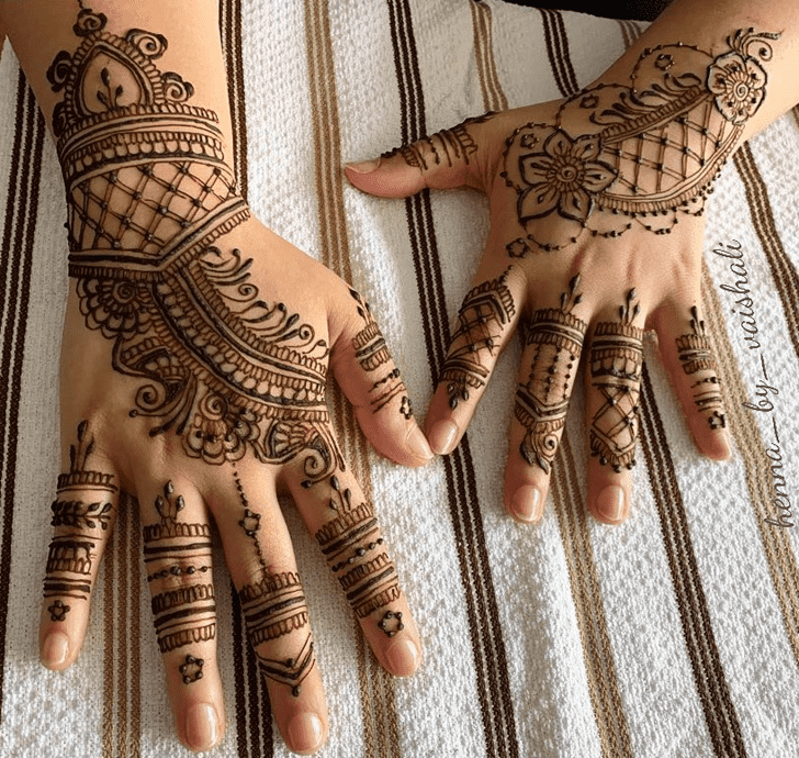 Comely Puducherry Henna Design