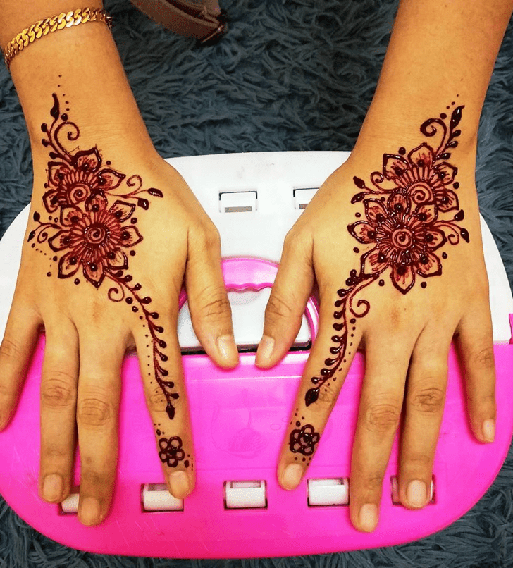 Mesmeric Puducherry Henna Design