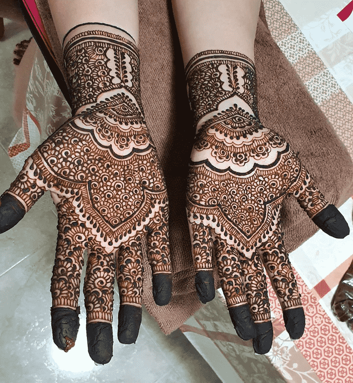 Alluring Punjabi Henna Design
