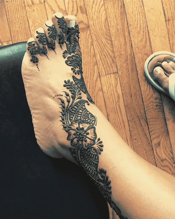 Nice Punjabi Henna Design