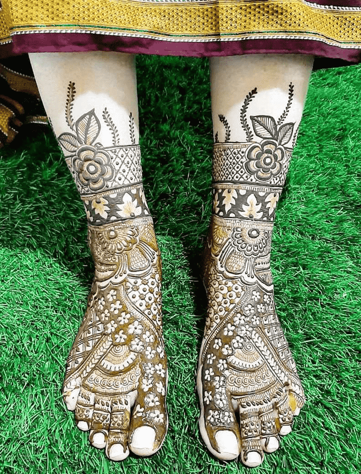 Comely Rajasthani Henna Design