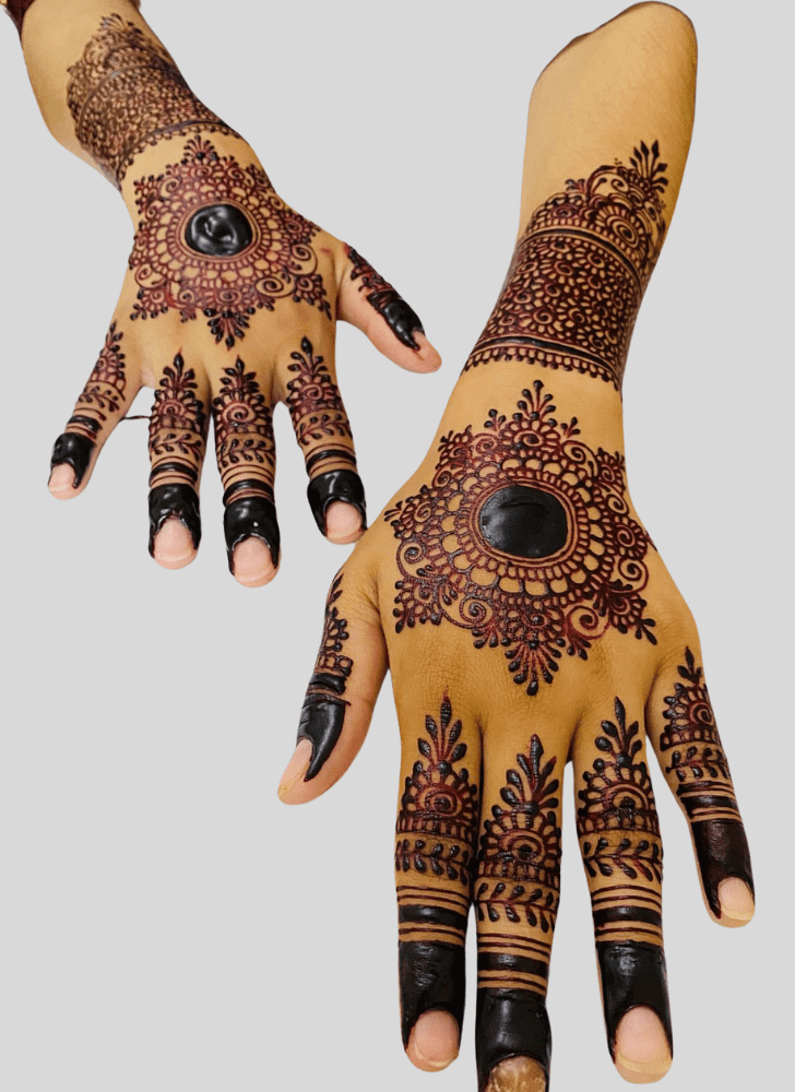 Delicate Ras Al-Khaimah Henna Design