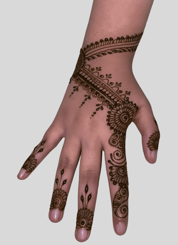 Shapely Ras Al-Khaimah Henna Design