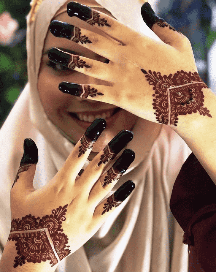 Mesmeric Red Henna Design