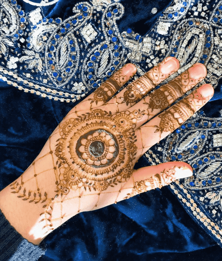 Lovely Right Hand Mehndi design