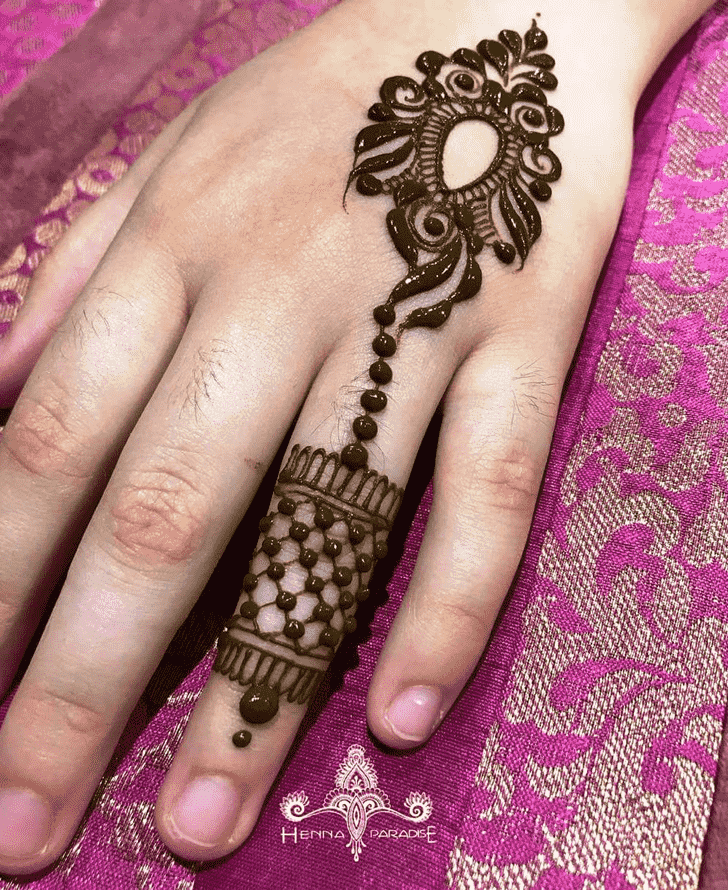 Marvelous Ring Henna Design