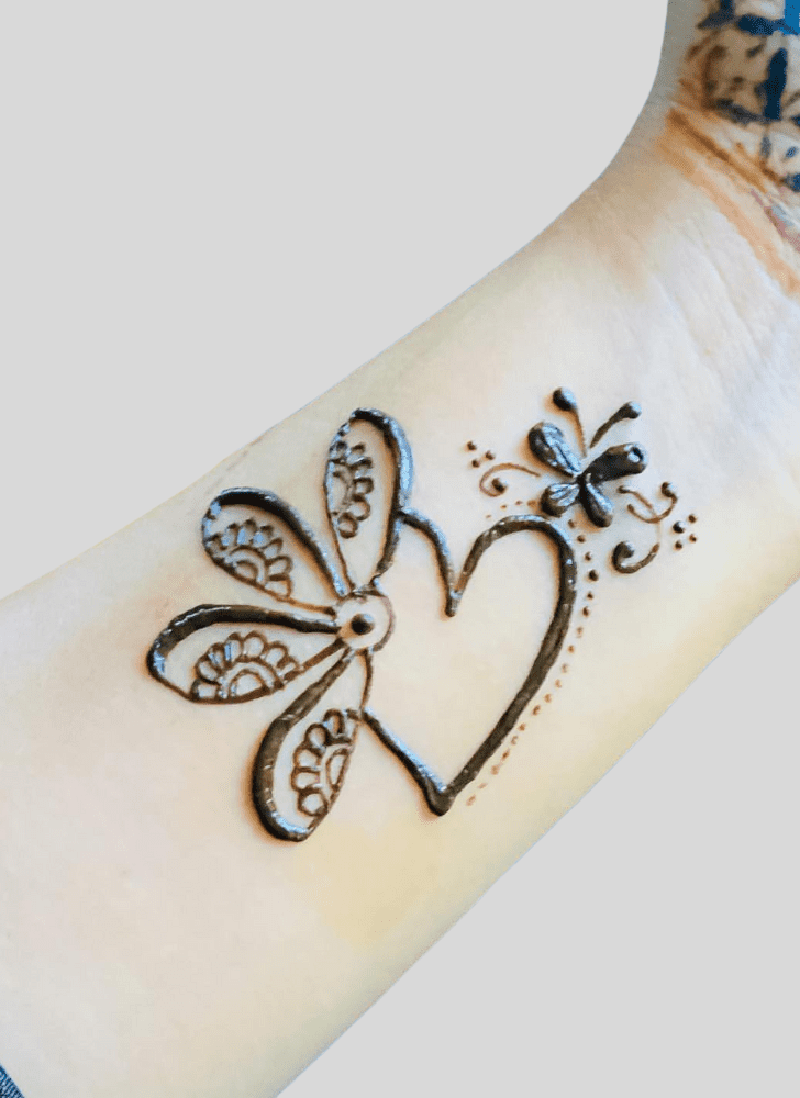 Pretty Romantic Henna design