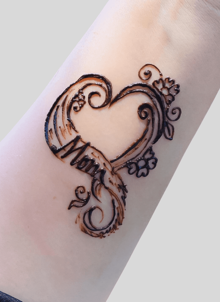 Shapely Romantic Henna design