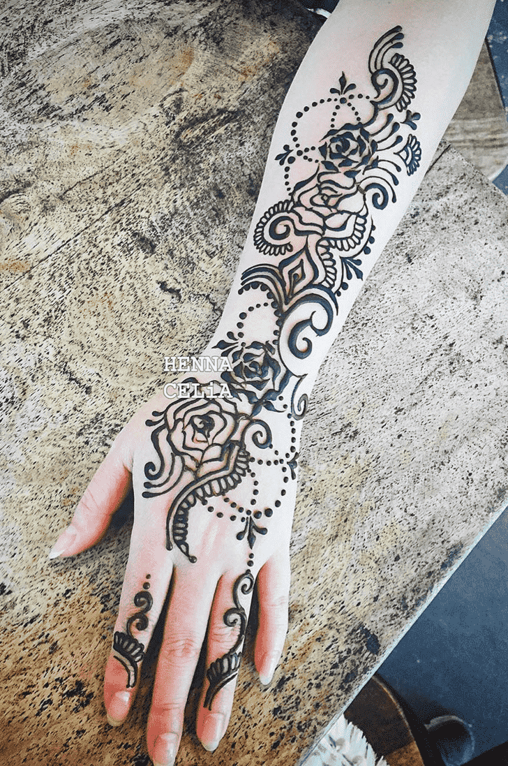 Enticing Romantic Henna design