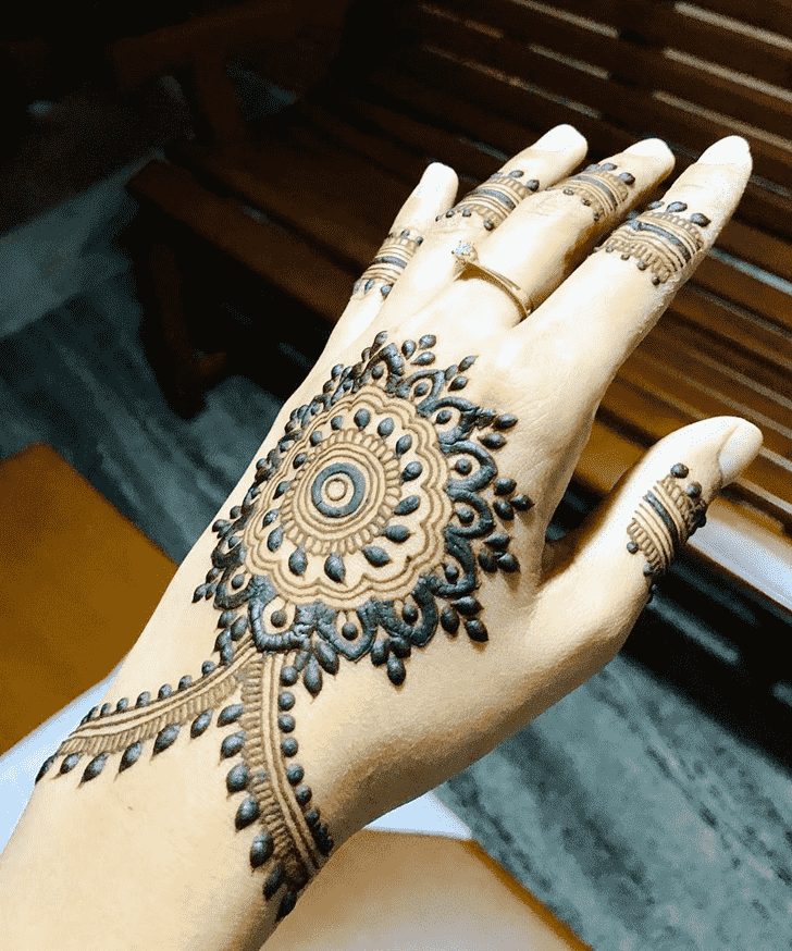 Dazzling Rome Henna Design