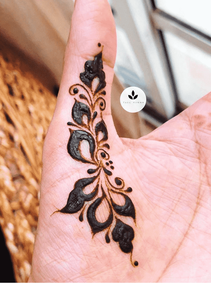 Magnetic Rome Henna Design