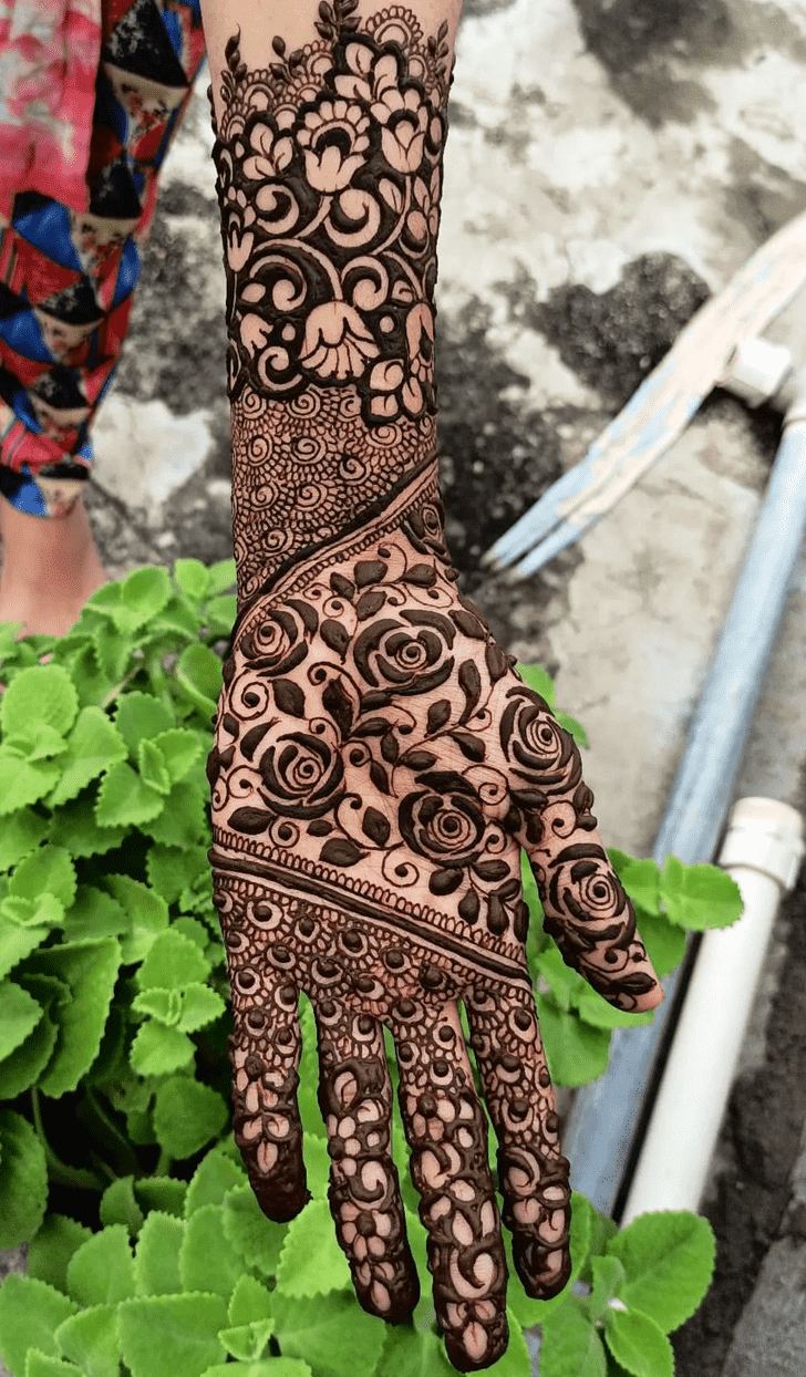 Shapely Rose Mehndi Design