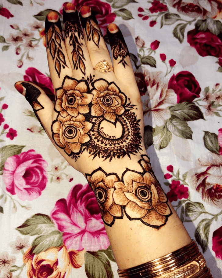 Resplendent Roses Henna Design