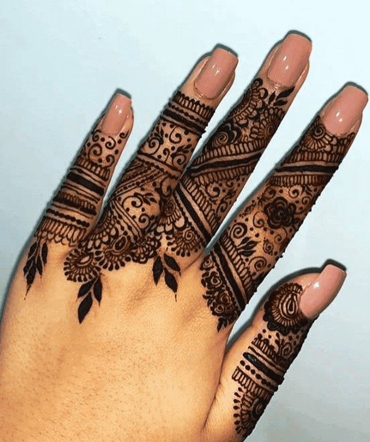 Bewitching Royal Finger Henna Design