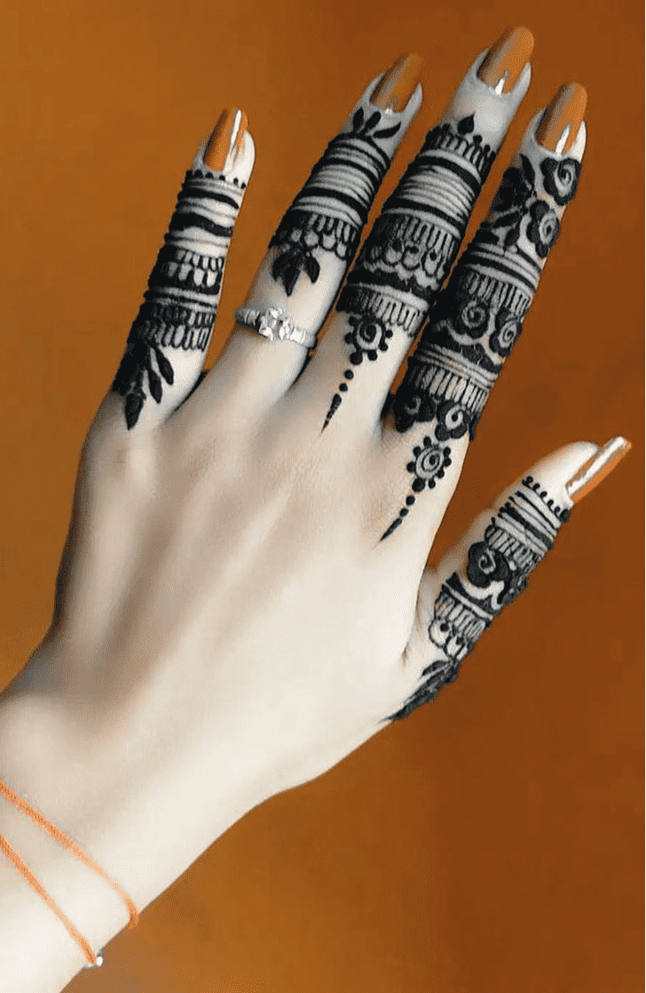 Enticing Royal Finger Henna Design