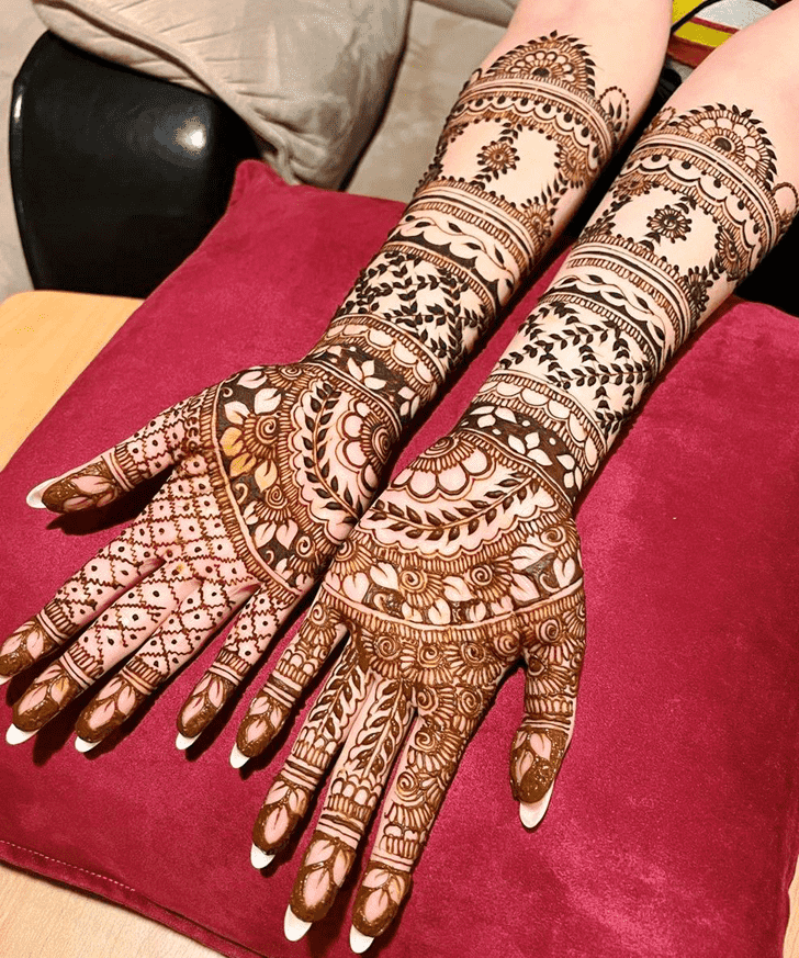 Dazzling Royal Mehndi