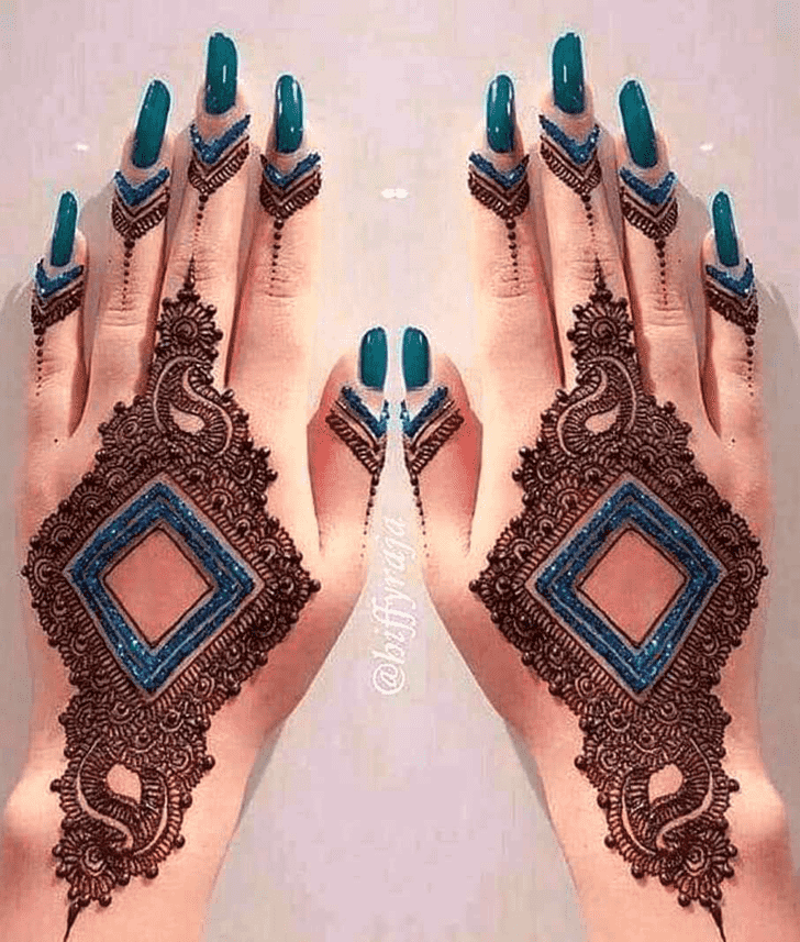 Shapely Royal Mehndi