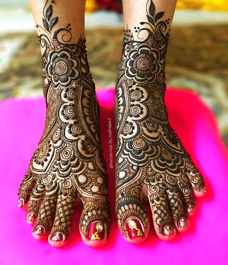 Graceful Royal Henna Design