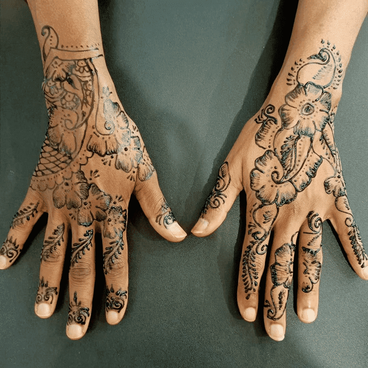 Inviting Royal Henna Design